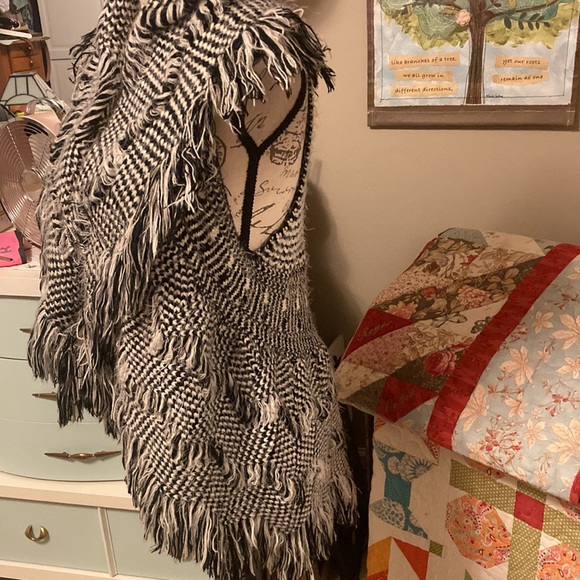 Boutique Sweater Vest Size S/M - Picture 3 of 8